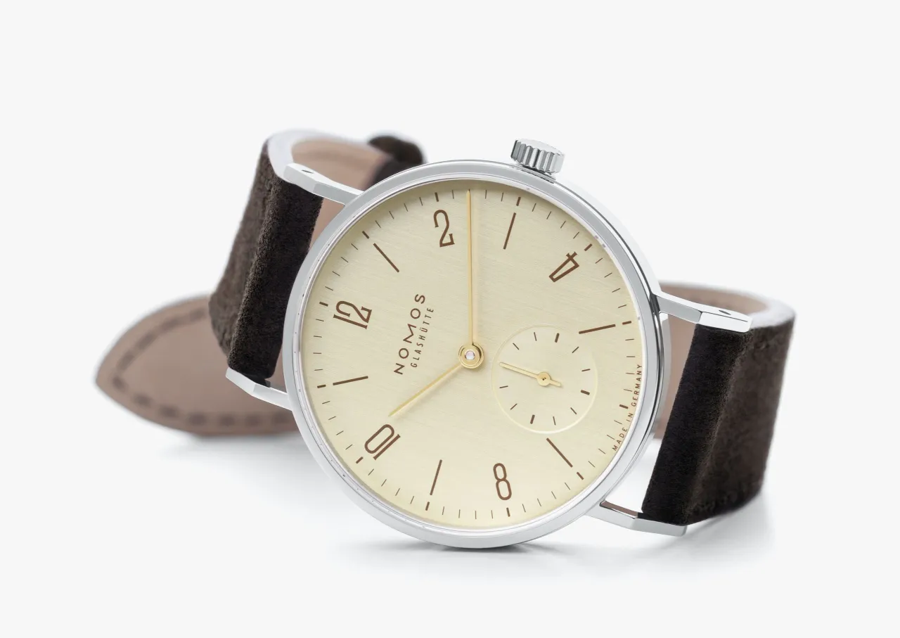 NOMOS Glashütte Tangente 33 Karat Brushed Gold 126 detay görseli 3