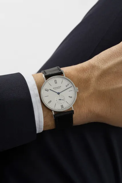 NOMOS Glashütte Tangente 38 Date Otomatik 130 Görsel 9