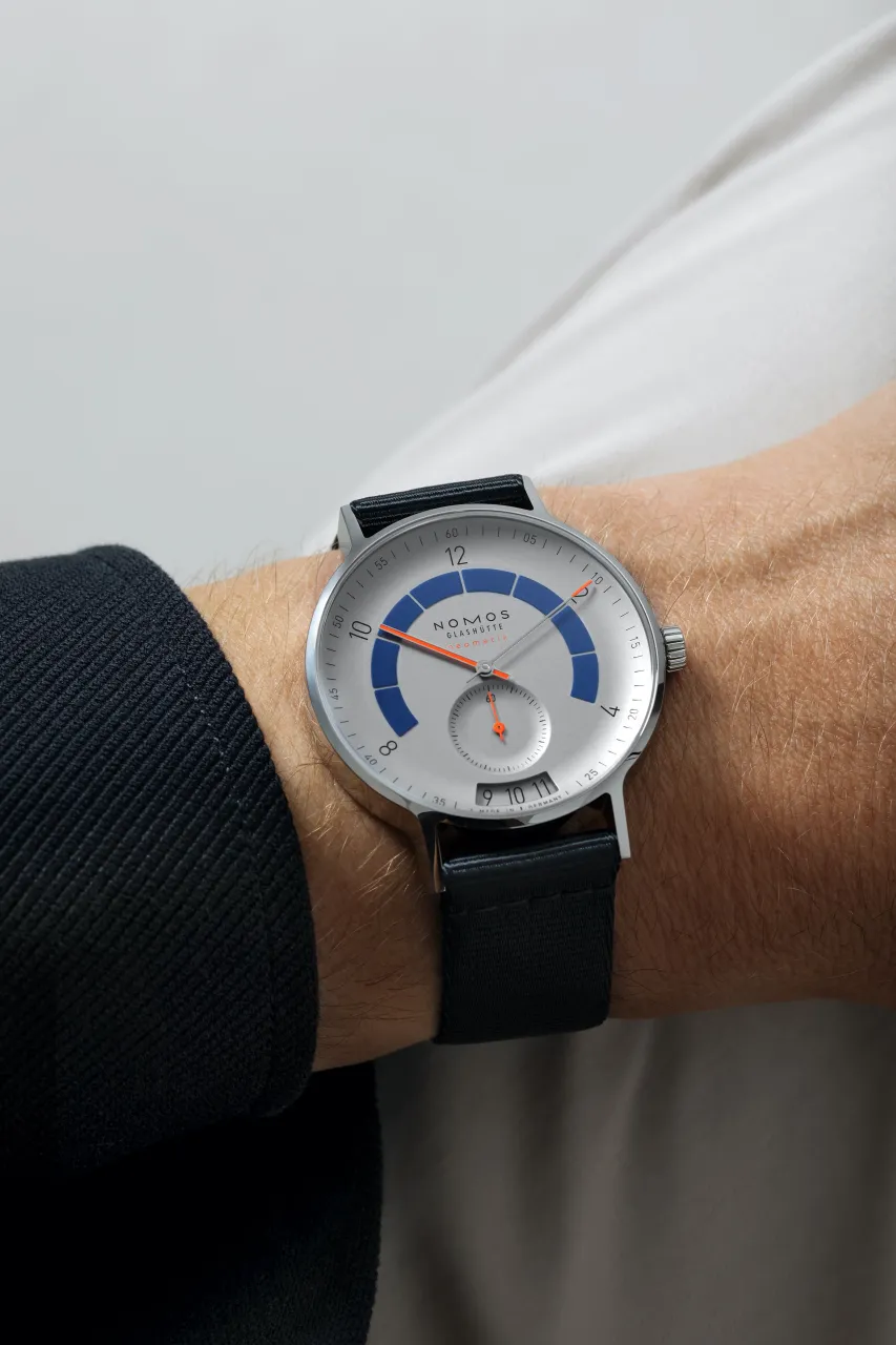 NOMOS Autobahn Neomatik 41 Date Sports Gray 1303 detay görseli 5