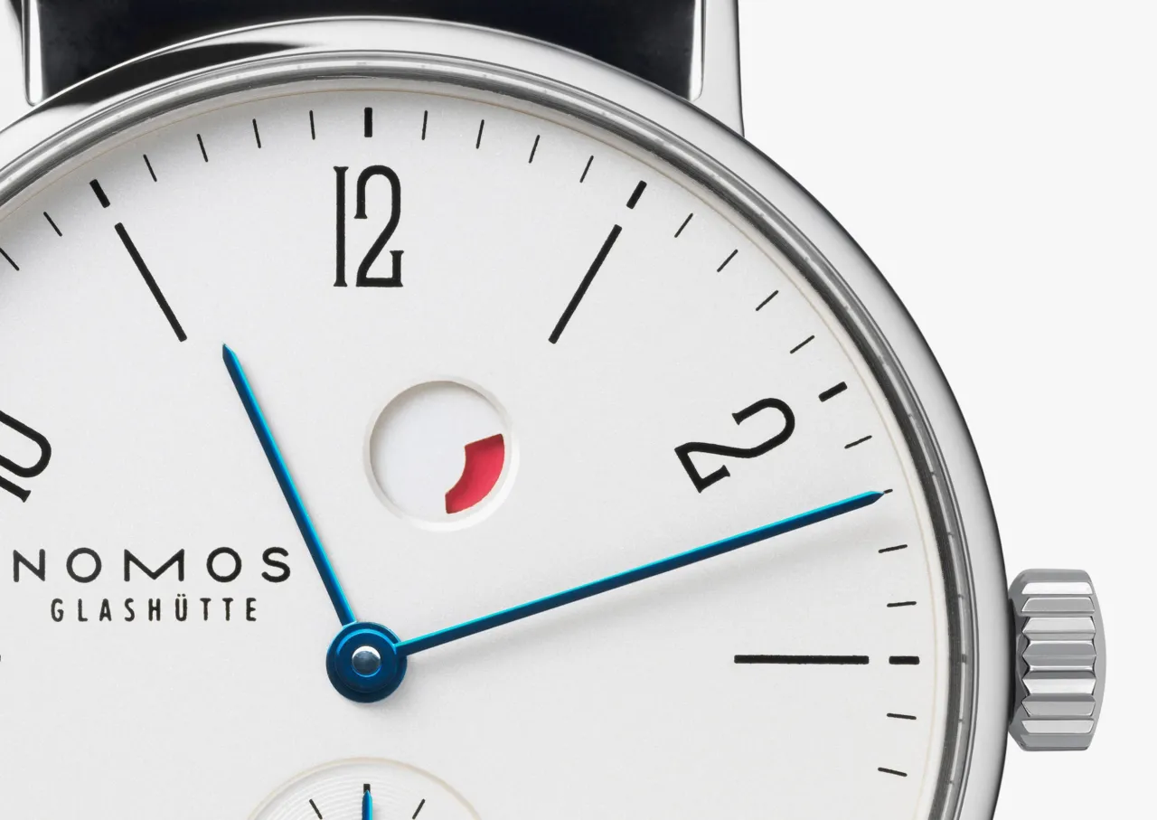 NOMOS Glashütte Tangente Date Power Reserve Otomatik 131 detay görseli 2