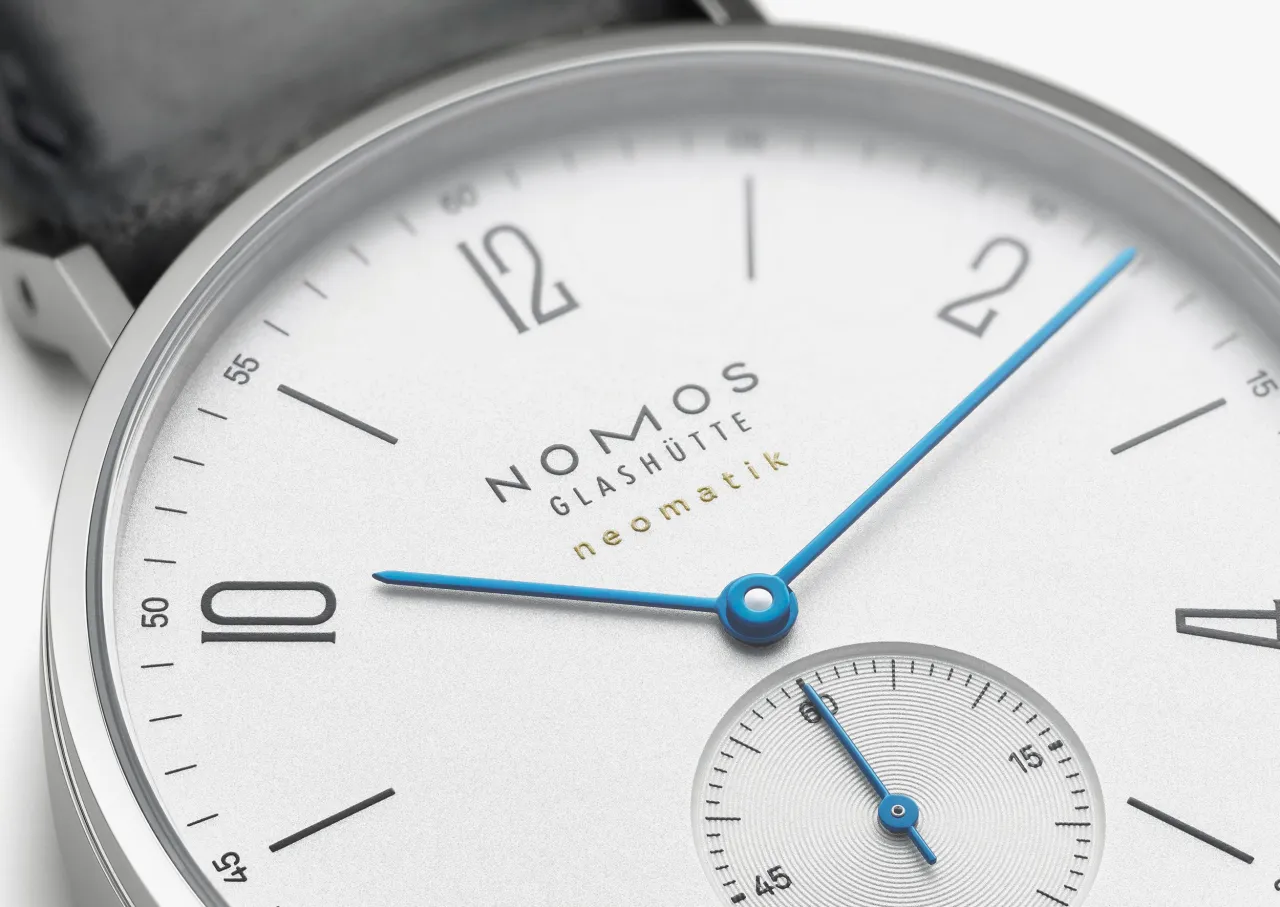 NOMOS Glashütte Tangente Neomatik Beyaz Gümüş 140 detay görseli 2