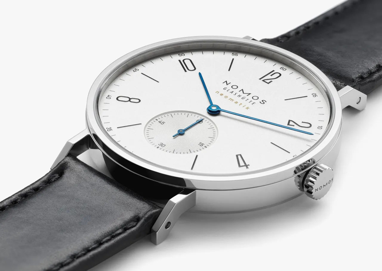 NOMOS Glashütte Tangente Neomatik Beyaz Gümüş 140 detay görseli 3