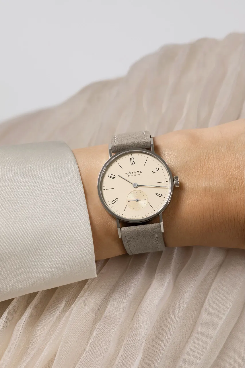 NOMOS Glashütte Tangente 33 Champagne Otomatik 151 detay görseli 5