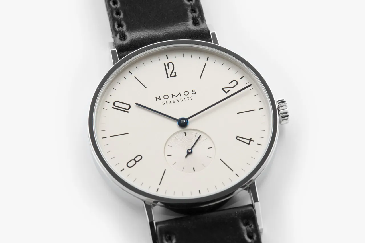 NOMOS Tangente 38 Refurbished White Silver-Plated 1642 detay görseli 2