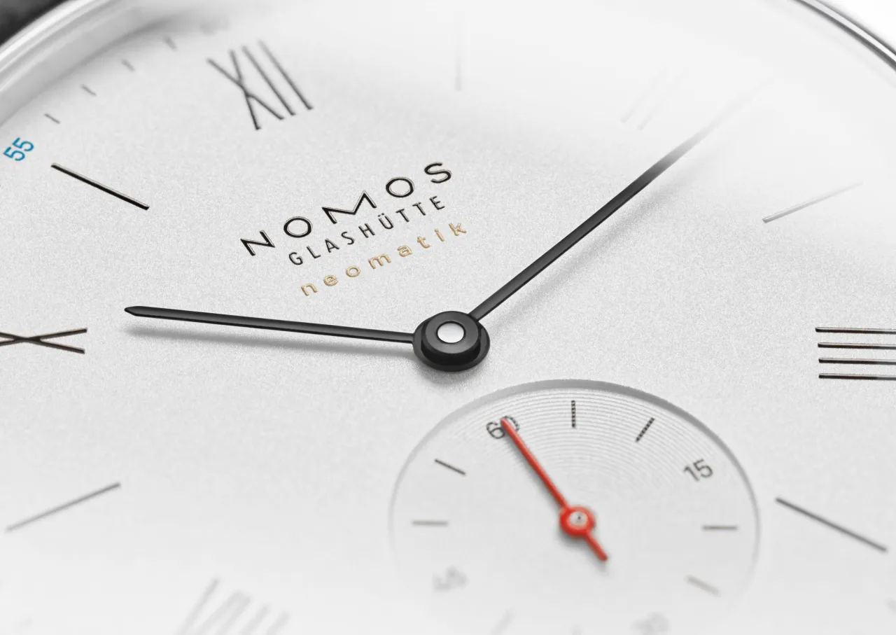 NOMOS Glashütte Ludwig Neomatik Otomatik Beyaz Gümüş 282 detay görseli 2