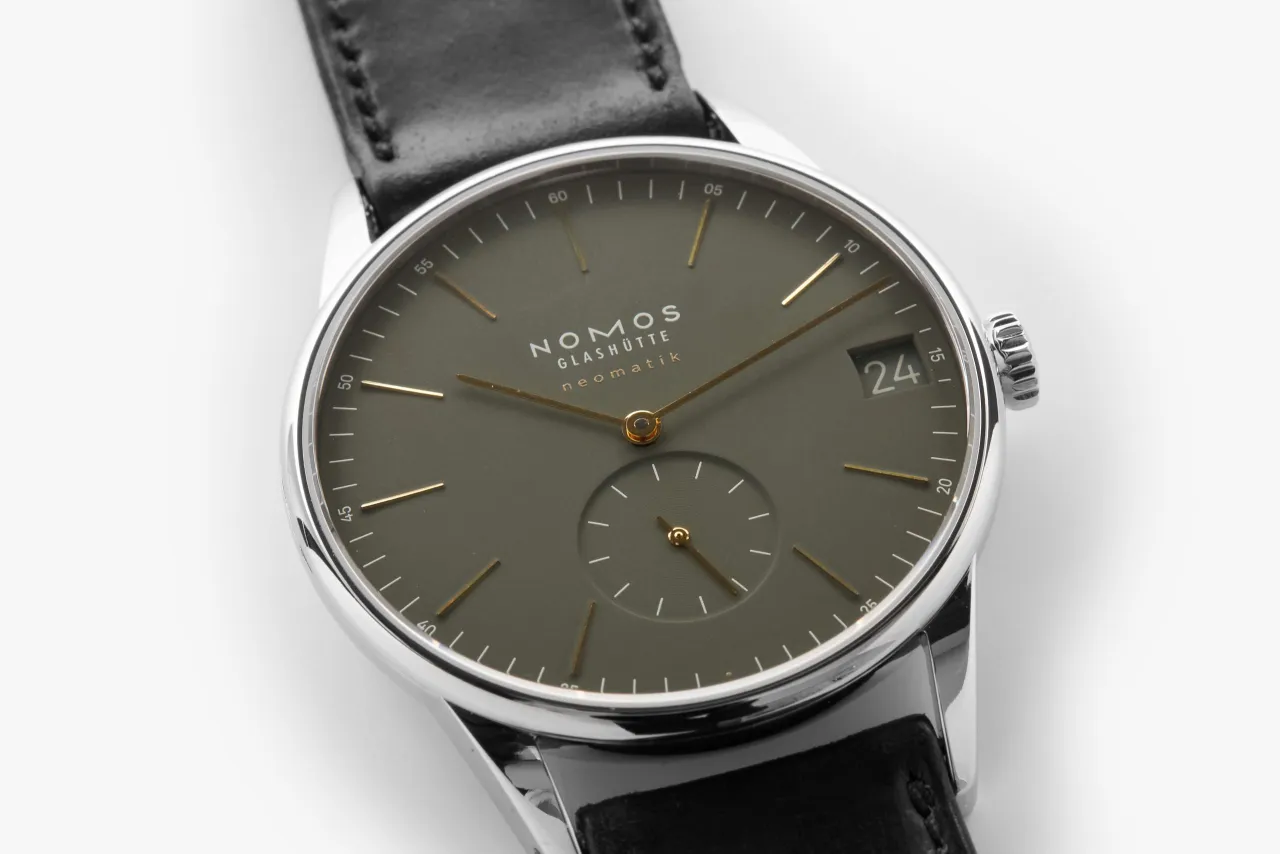 NOMOS Glashütte Orion Neomatik 41 Date Olive Gold Otomatik 3642 detay görseli 2