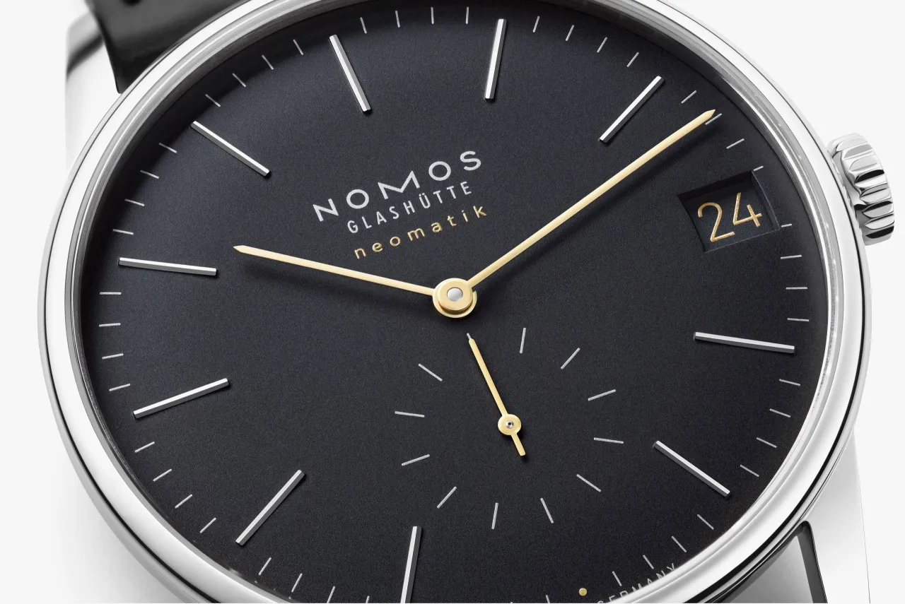 NOMOS Orion Neomatik 41 Date New Black 366 detay görseli 3