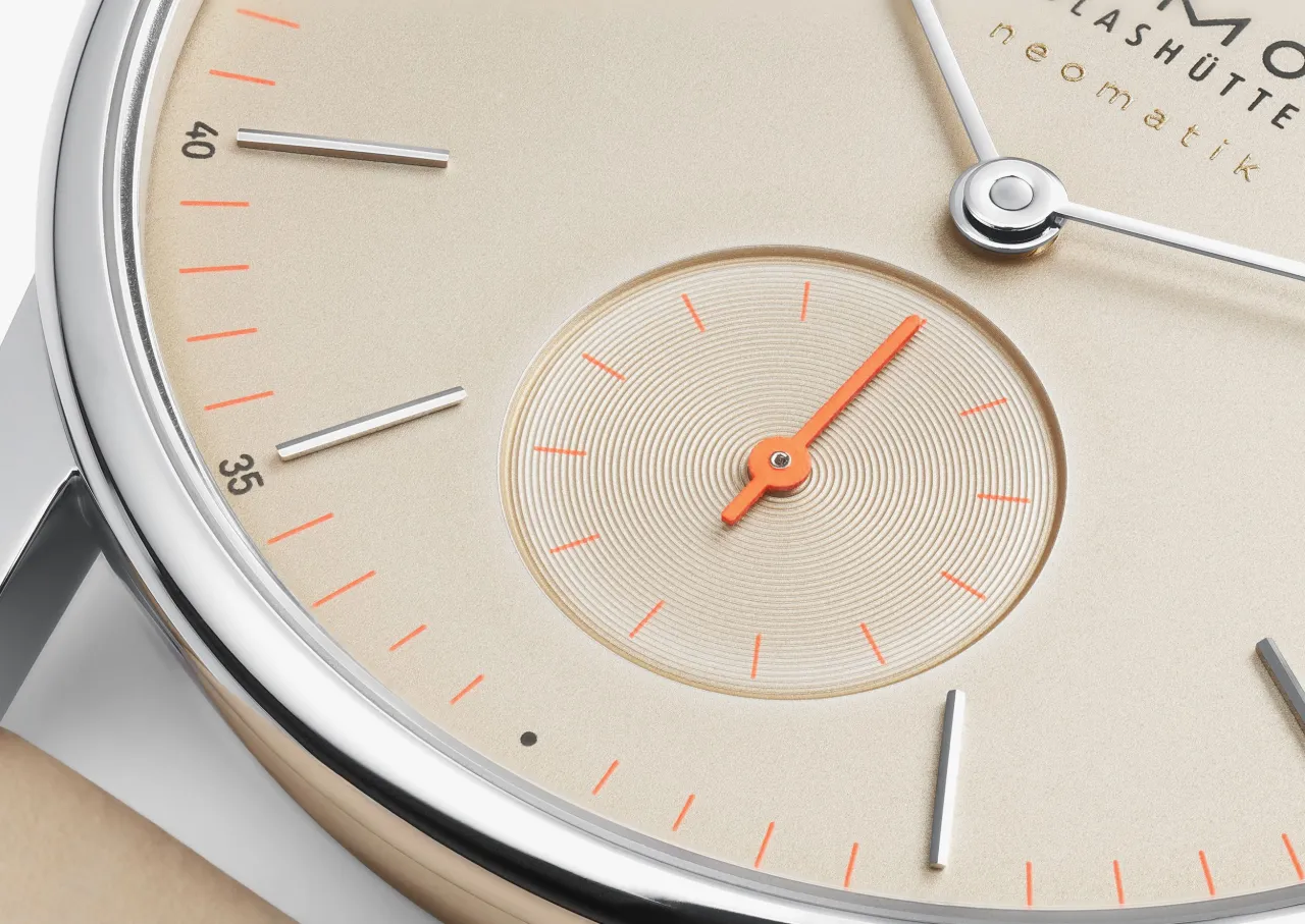 NOMOS Glashütte Orion Neomatik Champagne Otomatik 393 detay görseli 2
