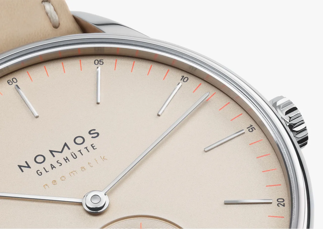 NOMOS Glashütte Orion Neomatik Champagne Otomatik 393 detay görseli 3
