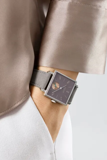 NOMOS Tetra Die Fuchsteufelswilde Aubergine 425 Görsel 9