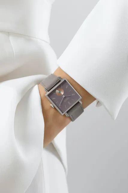 NOMOS Tetra Die Fuchsteufelswilde Aubergine 425 Görsel 11