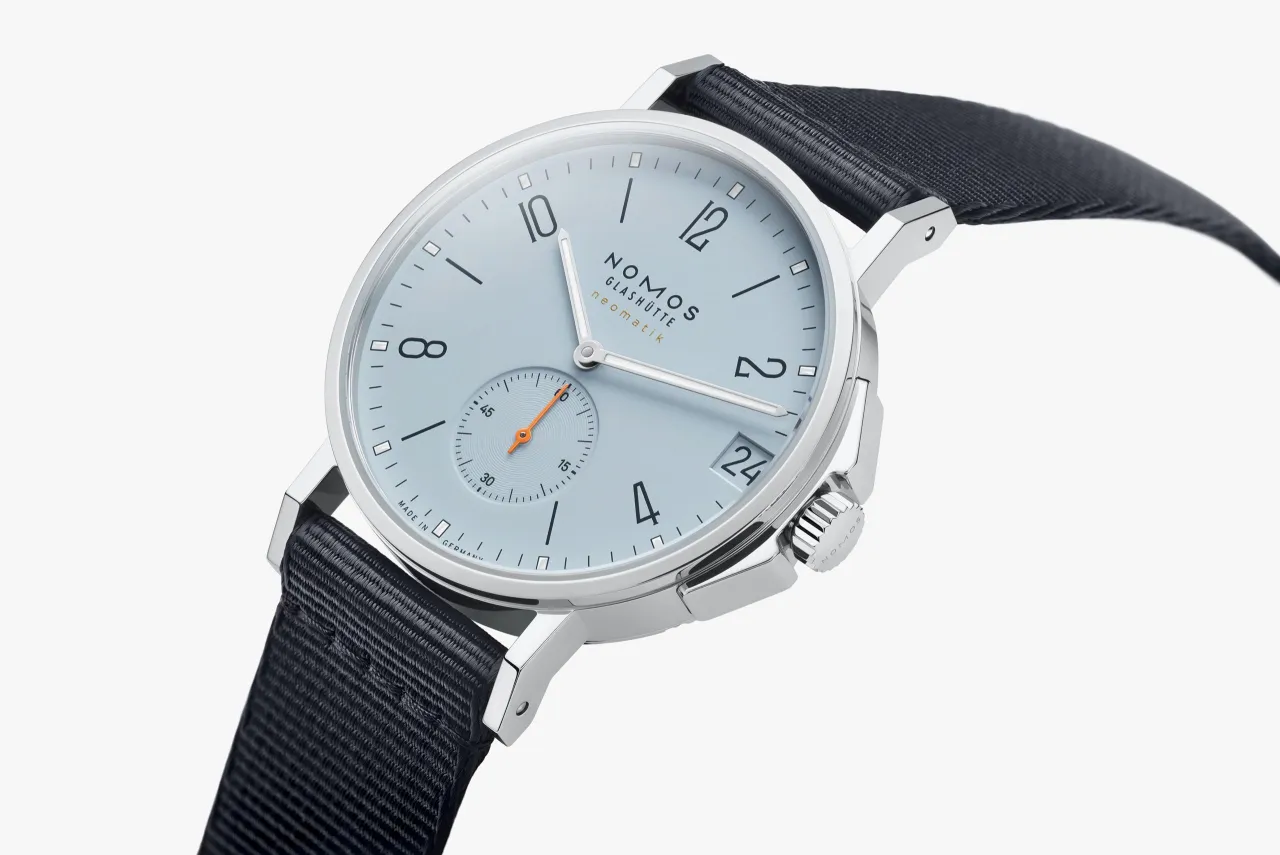 NOMOS Ahoi Neomatik 38 Date Sky Otomatik 516 detay görseli 2