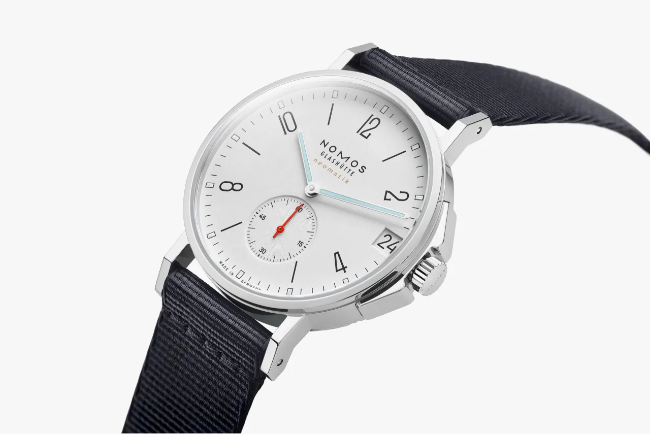 NOMOS Ahoi Neomatik 38 Date Otomatik Beyaz 525 detay görseli 2