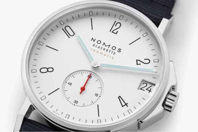 NOMOS Ahoi Neomatik 38 Date Otomatik Beyaz 525 Görsel 4