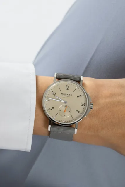 NOMOS Ahoi Neomatik 38 Date Sand 527 Görsel 12