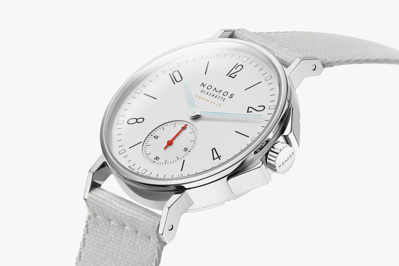 NOMOS Glashütte Ahoi Neomatik Beyaz Gümüş 560 detay görseli 2
