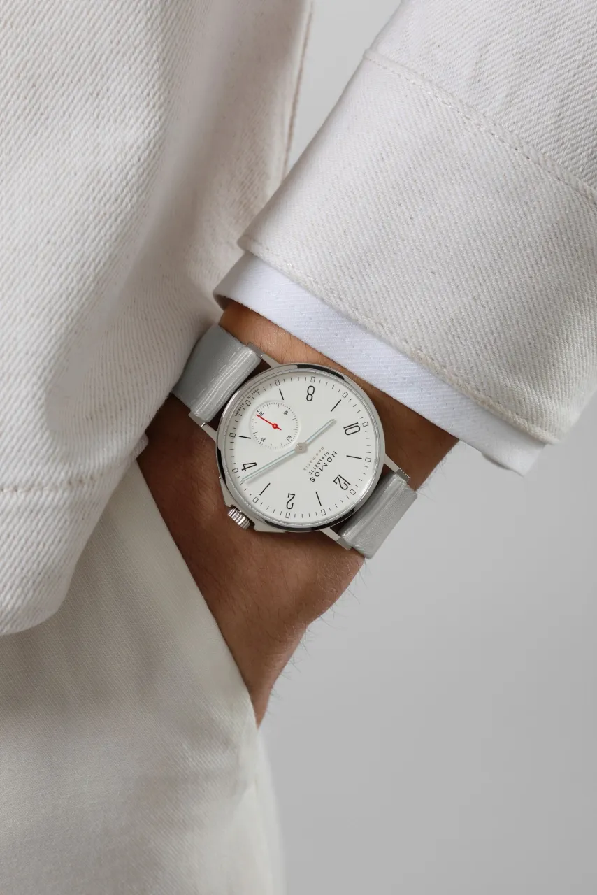 NOMOS Glashütte Ahoi Neomatik Beyaz Gümüş 560 detay görseli 5