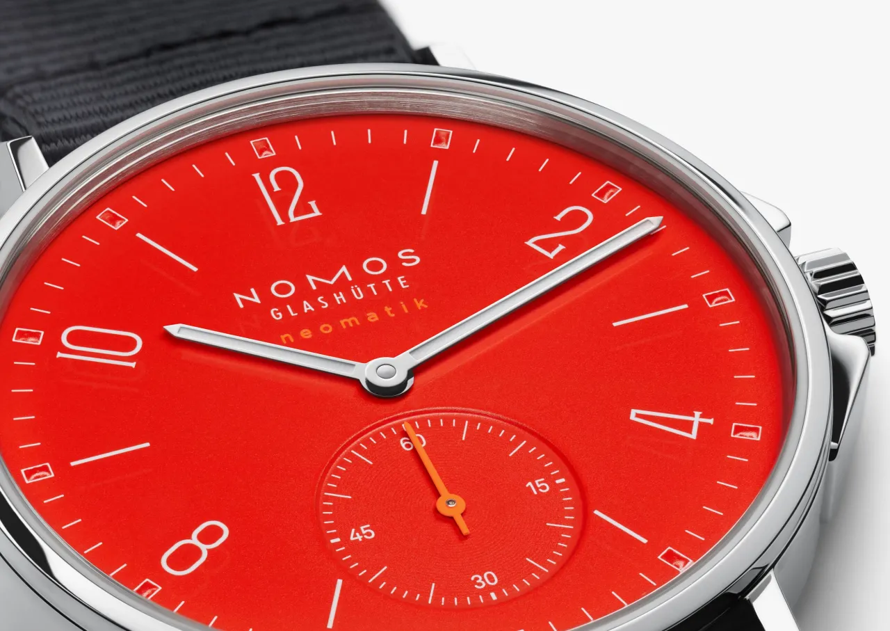 NOMOS Glashütte Ahoi Neomatik Siren Red 563 detay görseli 2