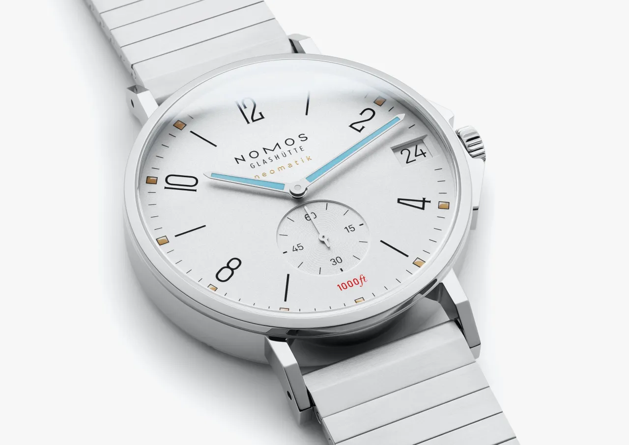 NOMOS Tangente Sport Otomatik Beyaz Gümüş Plaka 580 detay görseli 2