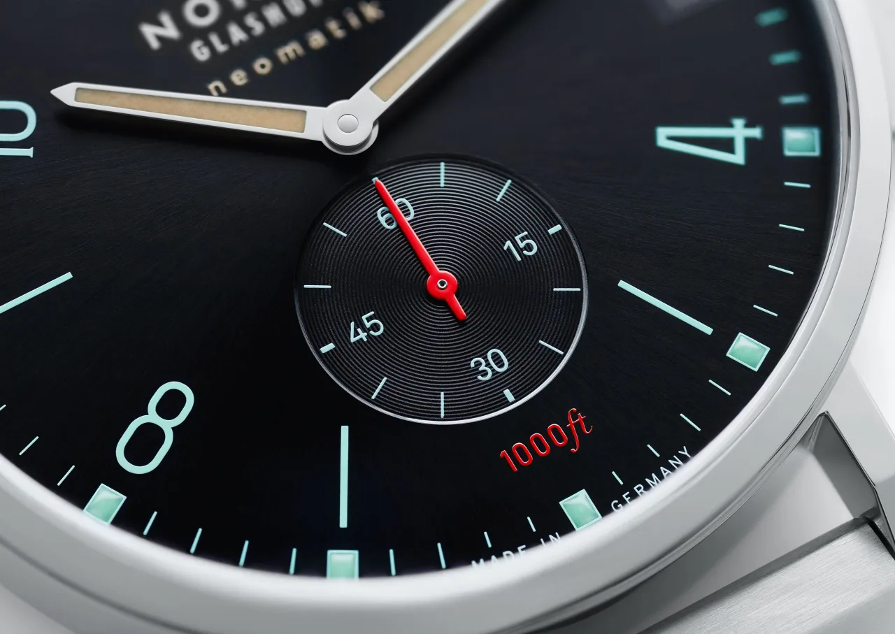 NOMOS Glashütte Tangente Sport Otomatik Marine Black 581 detay görseli 3