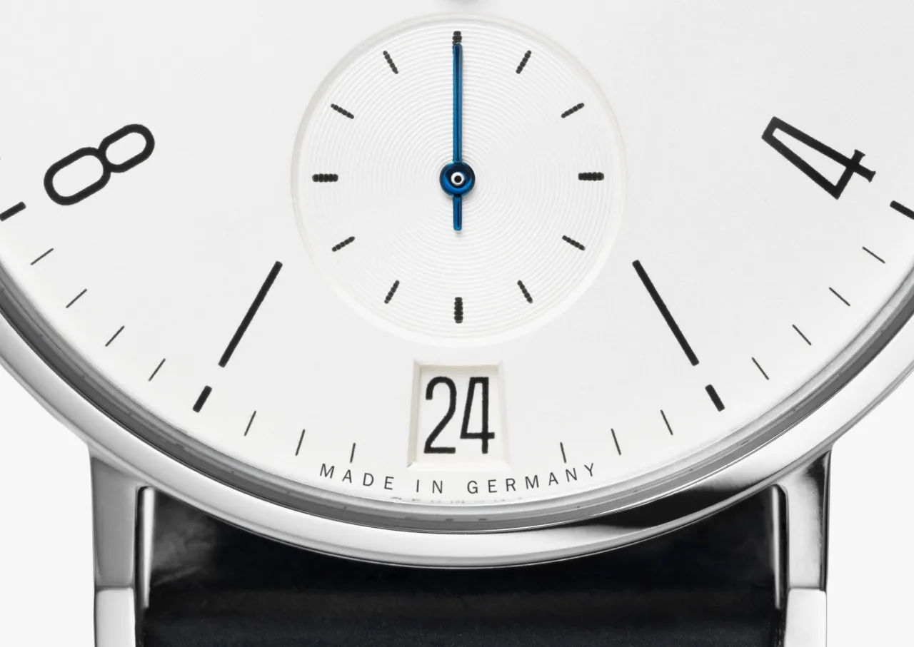 NOMOS Glashütte Tangomat Date Otomatik Beyaz Gümüş 602 detay görseli 3