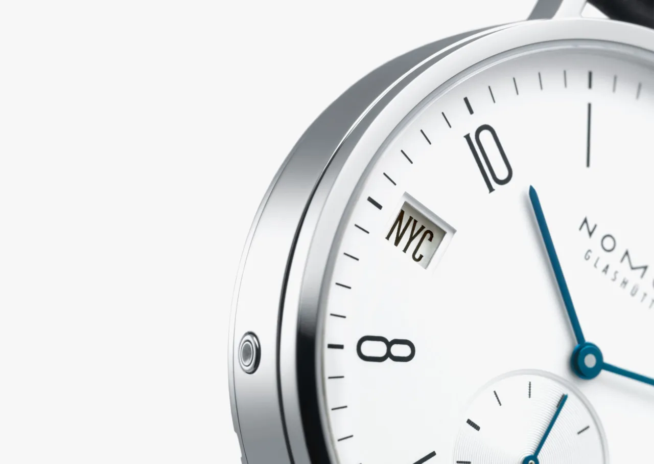 NOMOS Glashütte Tangomat GMT Otomatik Beyaz 635 detay görseli 3