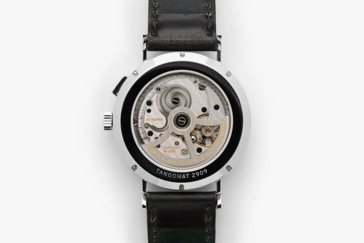 NOMOS Glashütte Tangomat GMT Otomatik Beyaz 6352 detay görseli 4