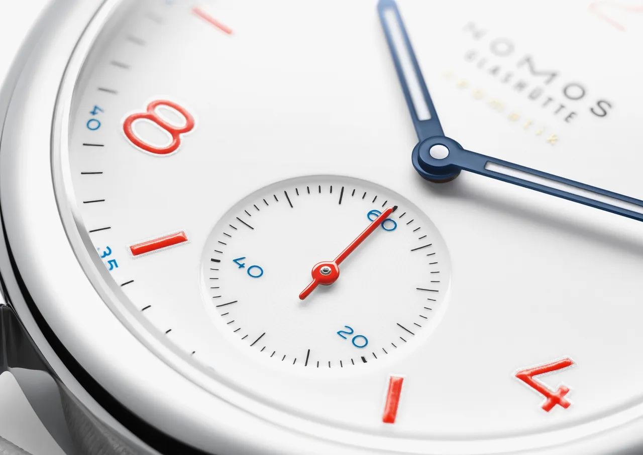 NOMOS Glashütte Club Neomatik Siren White Otomatik 744 detay görseli 2