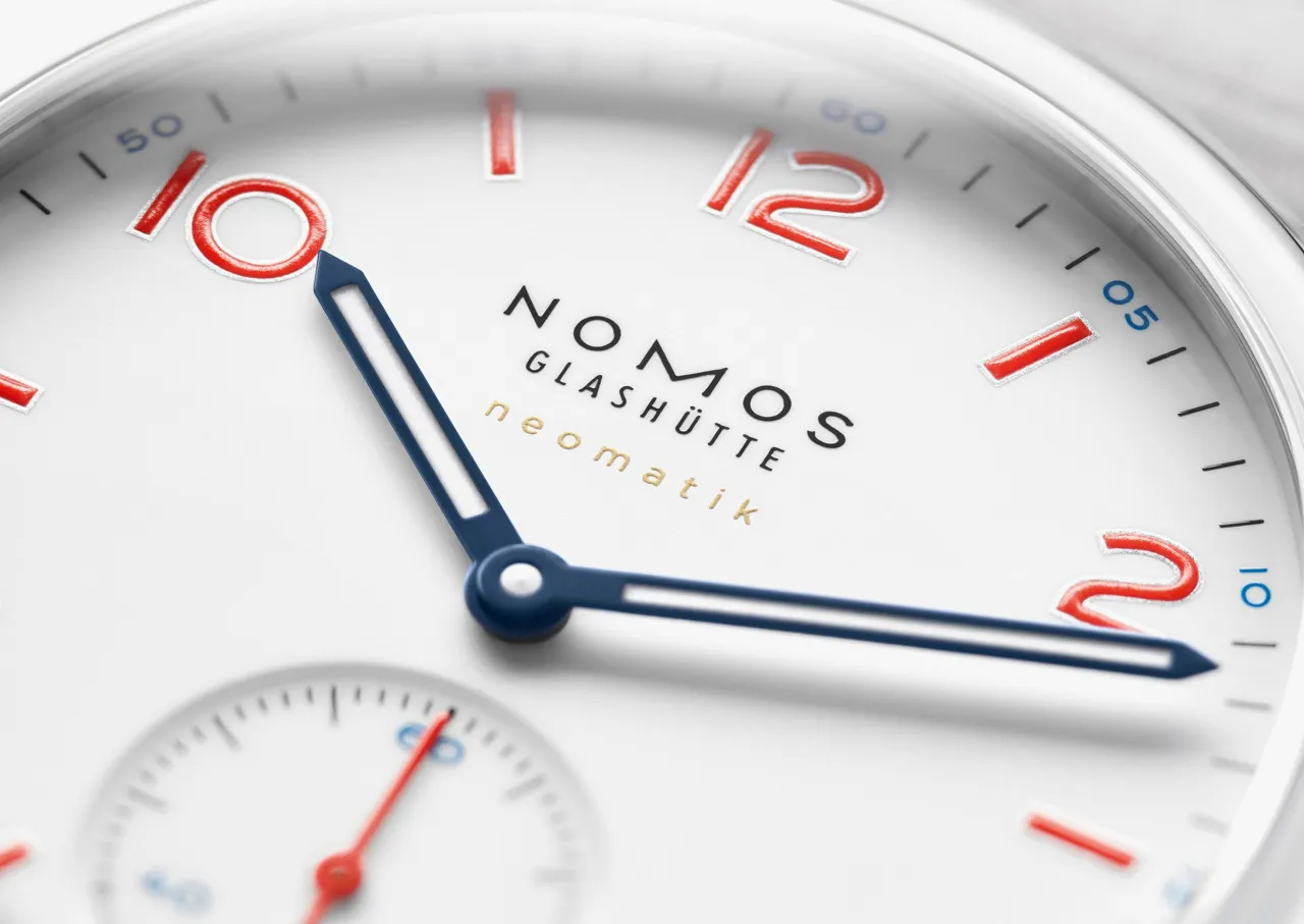 NOMOS Glashütte Club Neomatik Siren White Otomatik 744 detay görseli 3