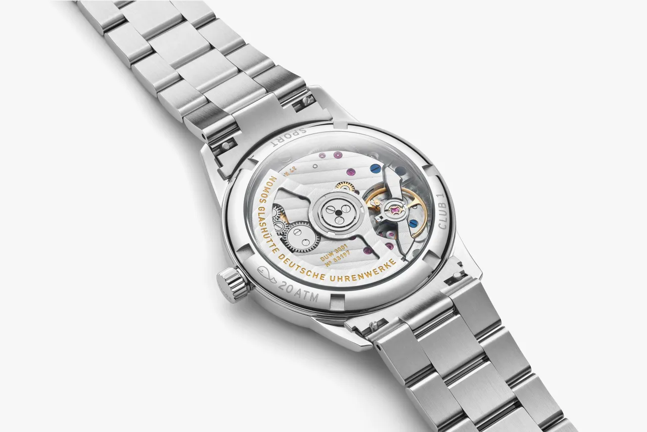 NOMOS Glashütte Club Sport Neomatik Gold 755 detay görseli 5