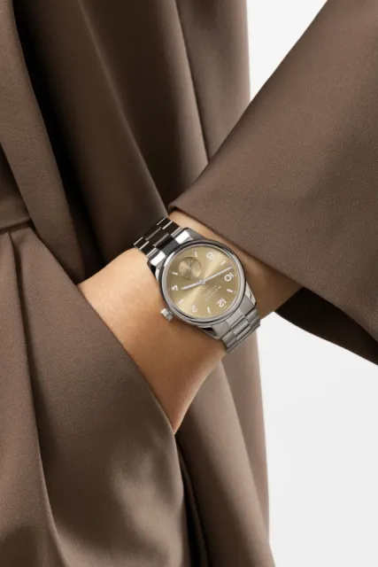 NOMOS Glashütte Club Sport Neomatik Gold 755 Görsel 9