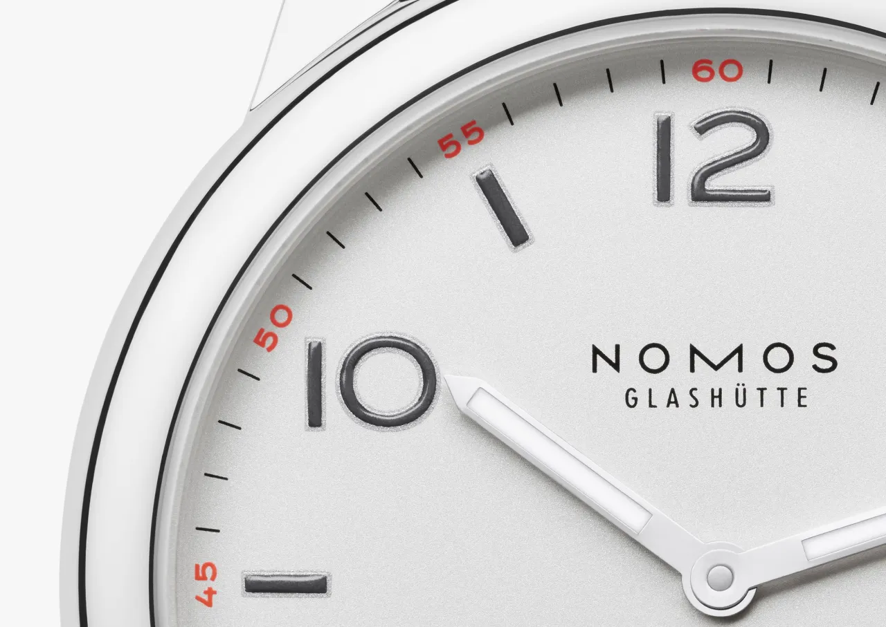 NOMOS Glashütte Club Automatic Date White Silver-Plated 775 detay görseli 2