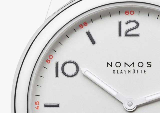 NOMOS Glashütte Club Automatic Date White Silver-Plated 775 Görsel 3