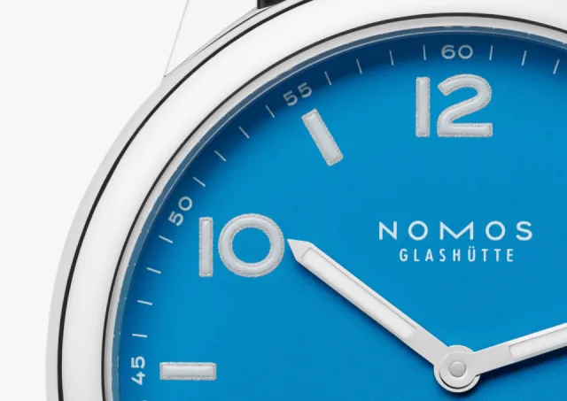 NOMOS Club Automatic Date Siren Blue 777 Görsel 4