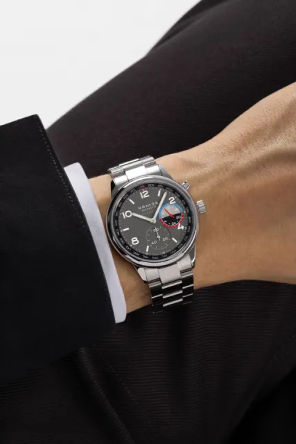 NOMOS Glashütte Club Sport Neomatik Worldtimer Volcano 790S1 Görsel 11