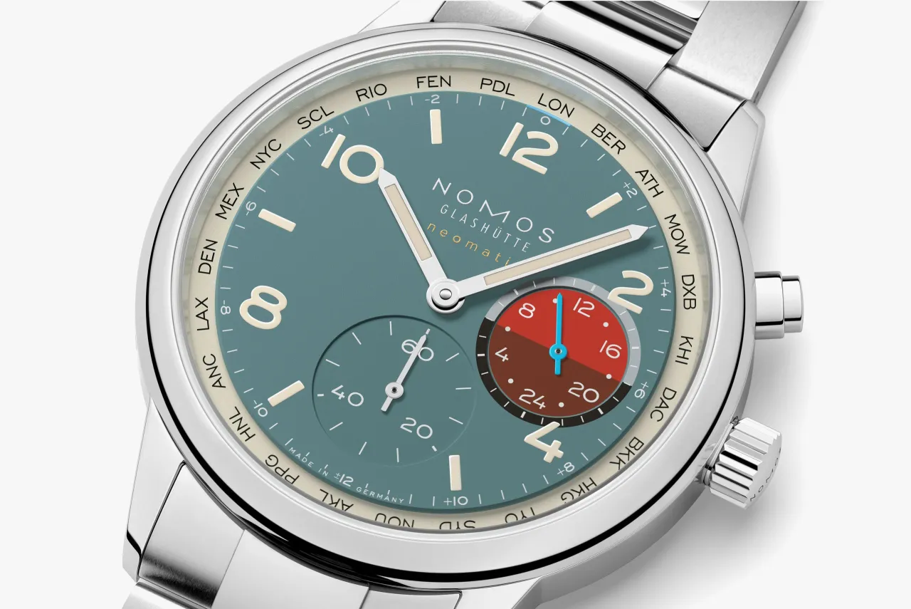 NOMOS Glashütte Club Sport Neomatik Worldtimer Glacier 790S4 detay görseli 3