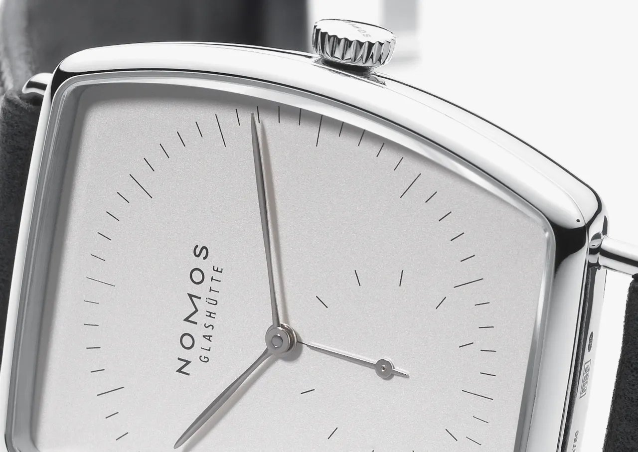 NOMOS Glashütte Lux White Gold Light 921 detay görseli 3
