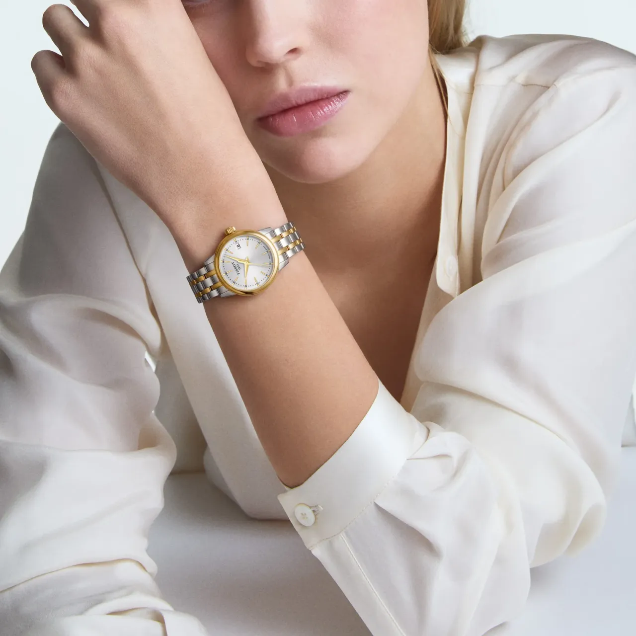 Tissot Classic Dream 28mm Gümüş T1292102203100 detay görseli 4