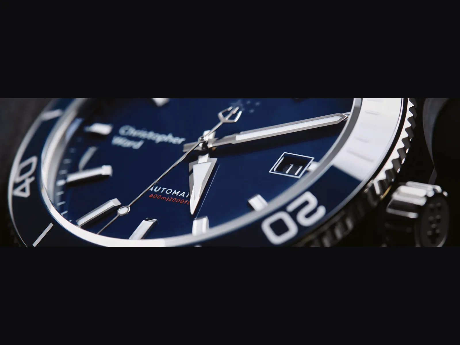 Christopher Ward C60 Trident Mk 3 kadran ve bezel ayrıntısı