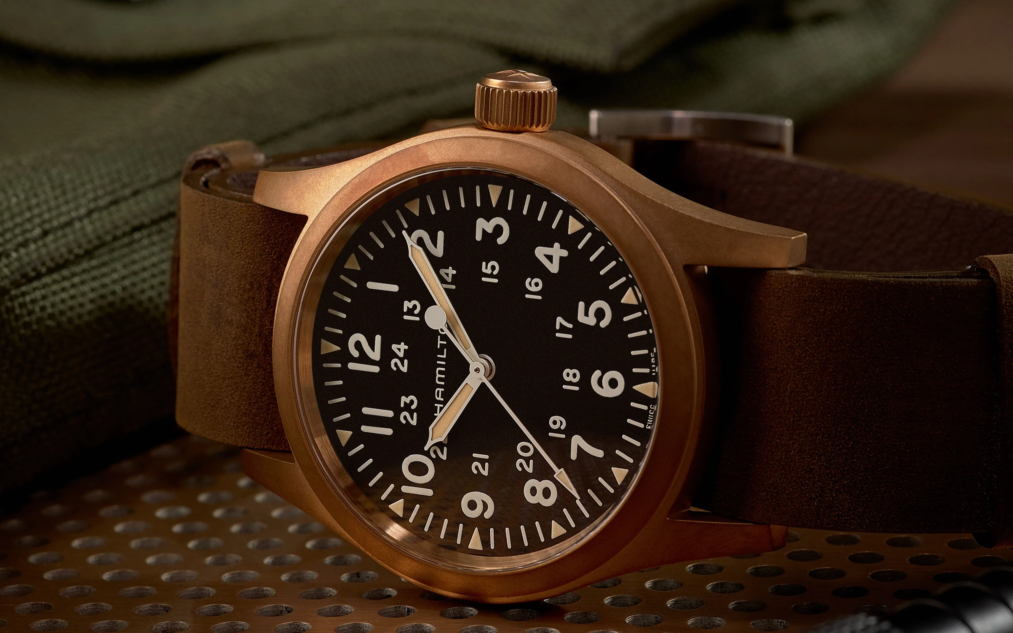 2021 Hamilton Khaki Field Mechanical Bronze 38 mm ve bronz kasa