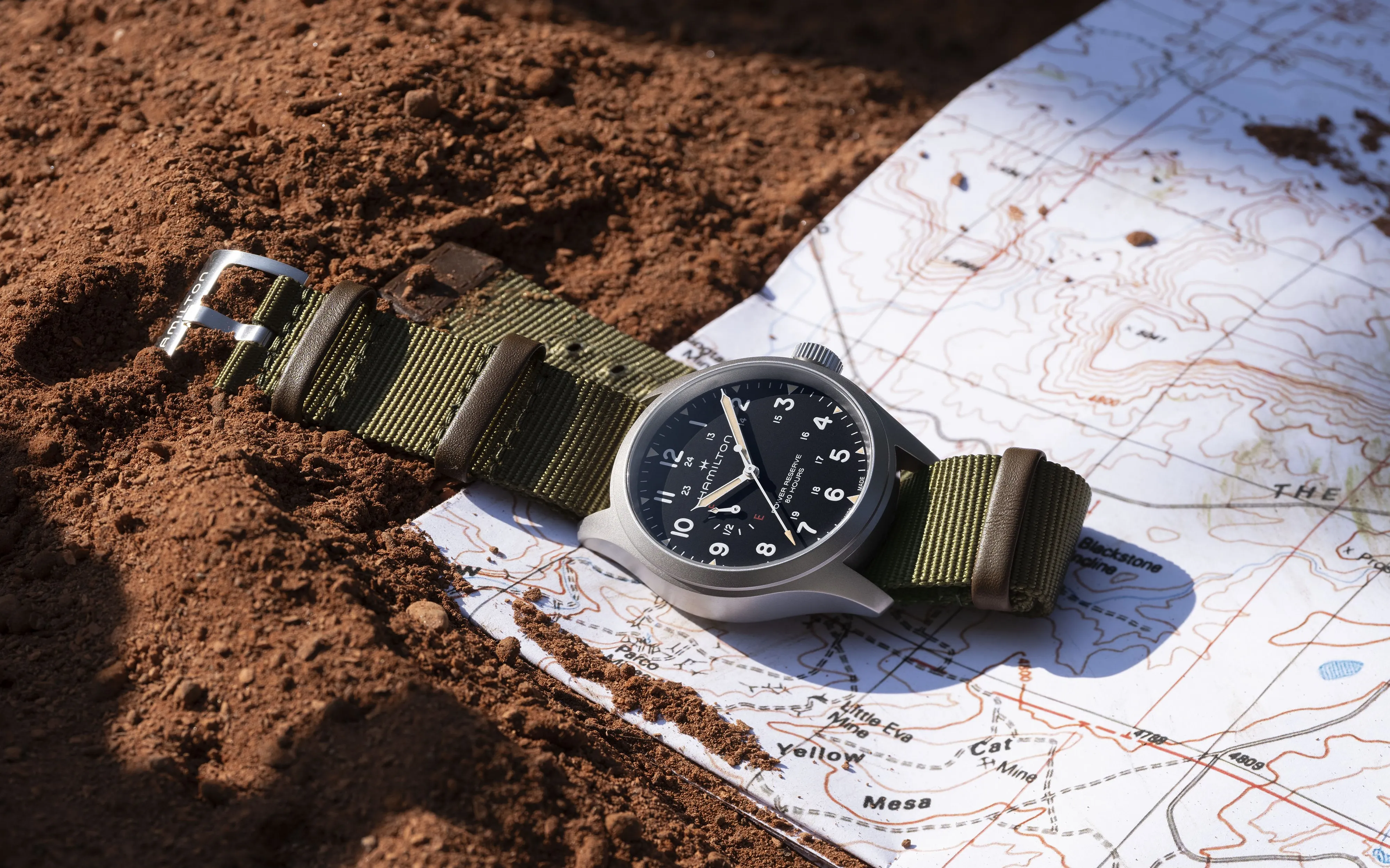 2025 Hamilton Khaki Field Mechanical Power Reserve ve kadran göstergesi