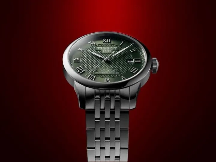 Koyu yeşil kadranlı güncel Tissot Le Locle saat